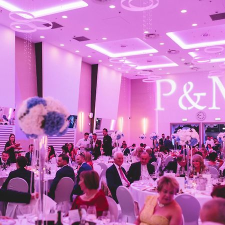 홀리데이 인 크라쿠프 시티 센터 외부 사진 A wedding reception
