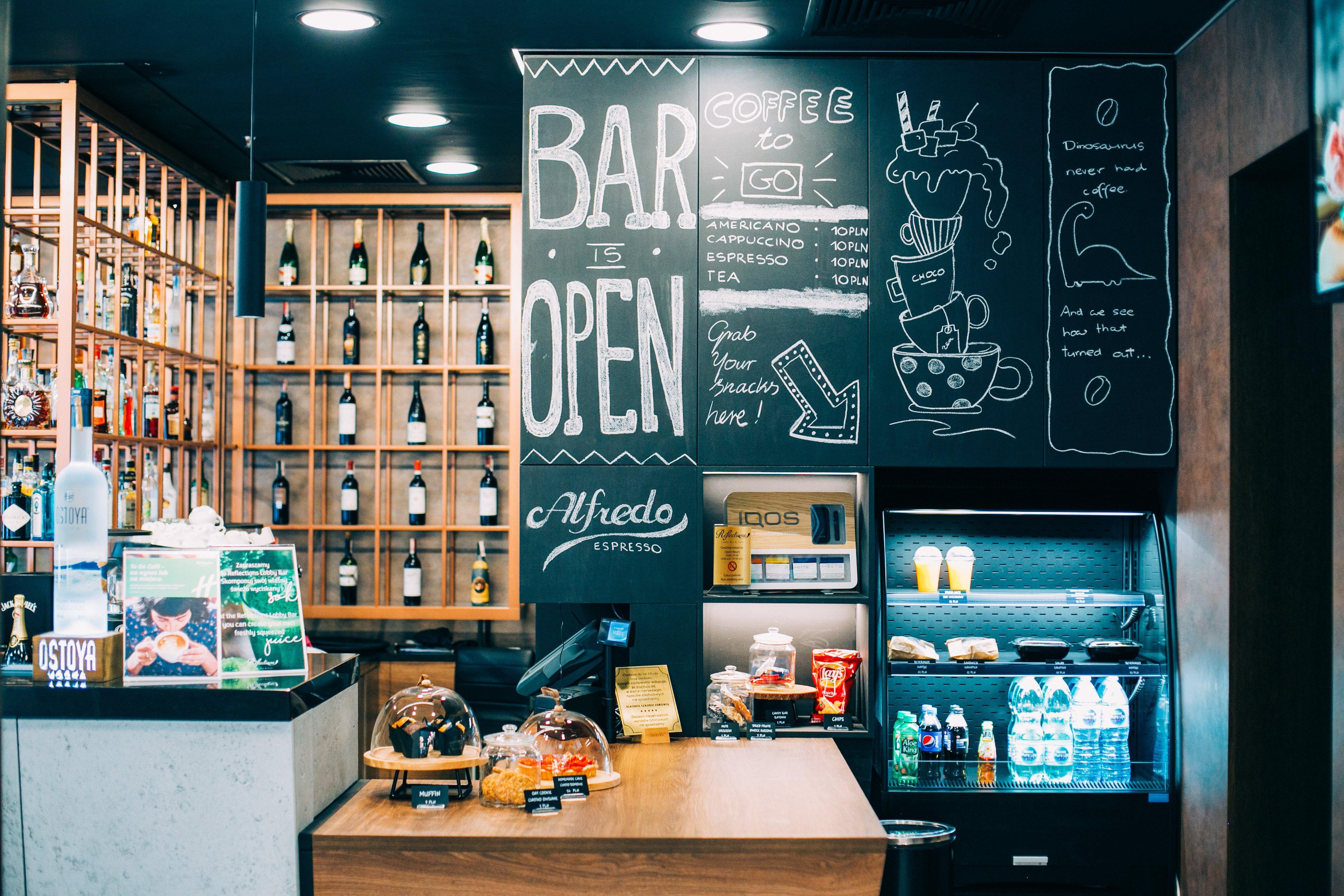 홀리데이 인 크라쿠프 시티 센터 외부 사진 A bar in the resort
