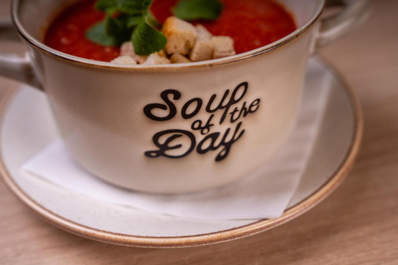 홀리데이 인 크라쿠프 시티 센터 외부 사진 A bowl of soup