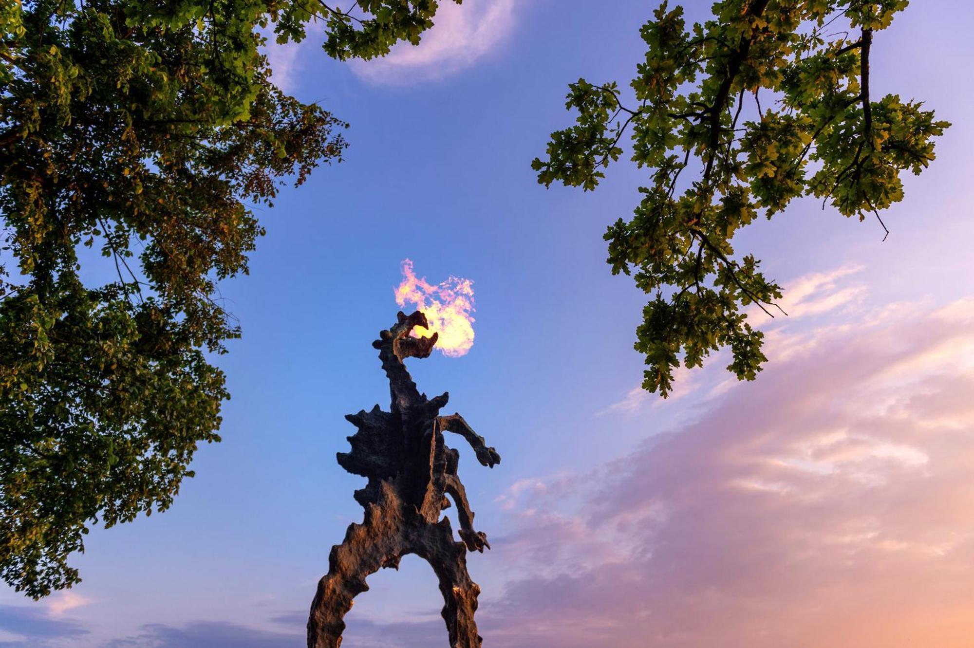 홀리데이 인 크라쿠프 시티 센터 외부 사진 The Eternal Flame of Peace