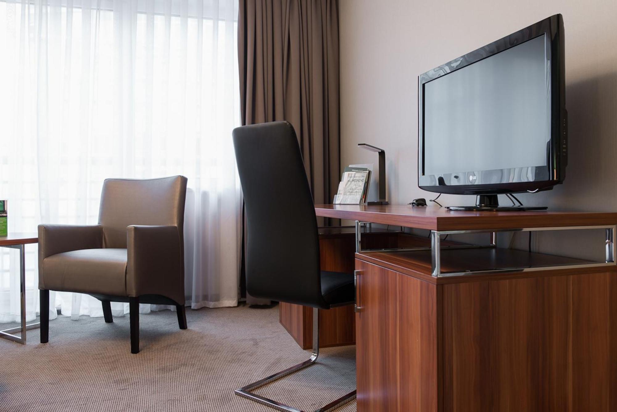 홀리데이 인 크라쿠프 시티 센터 외부 사진 A typical hotel room