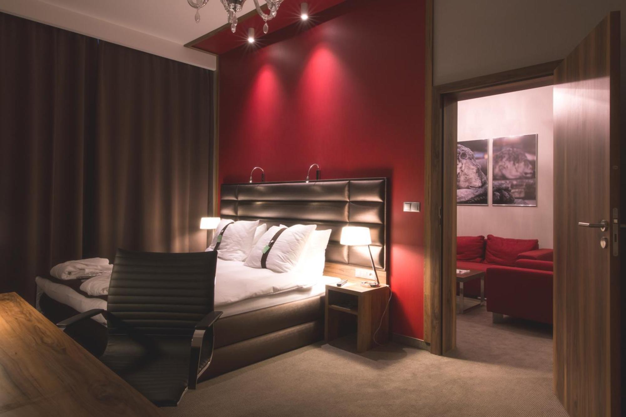 홀리데이 인 크라쿠프 시티 센터 외부 사진 A suite at the Holiday Inn, London - Kensington